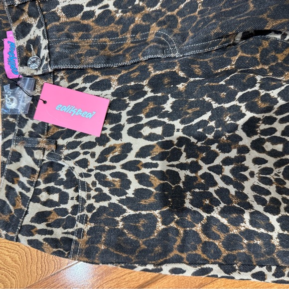 Edikted Low Rise Leopard Jeans - Picture 5 of 8